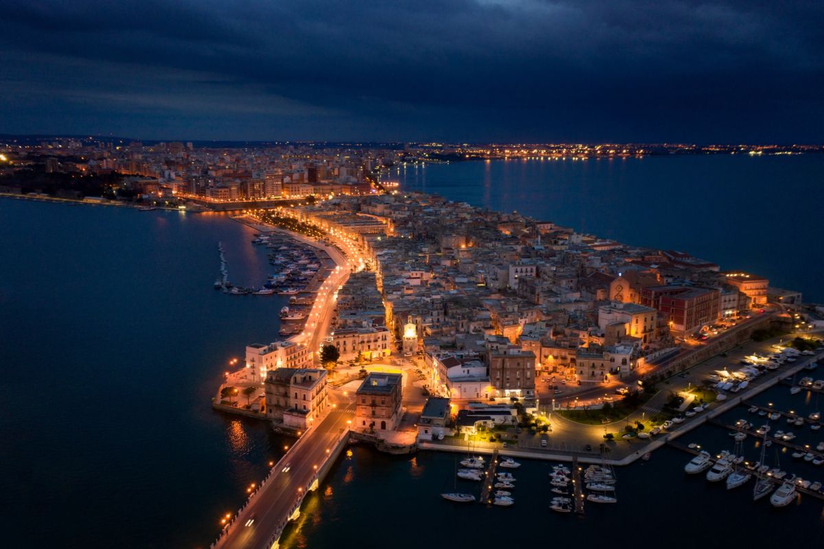 Taranto di notte