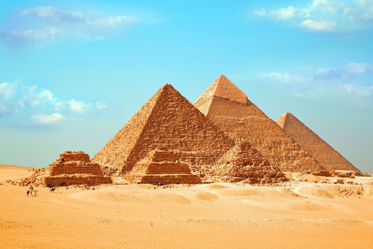 piramidi nel deserto