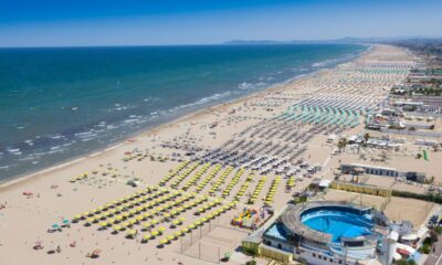 panoramica della spiaggia di Rimini