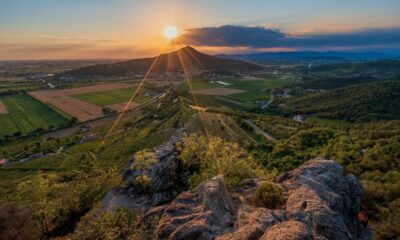 panorama al tramonto del Monte Cinto, sui Colli Euganei, in provincia di Padova