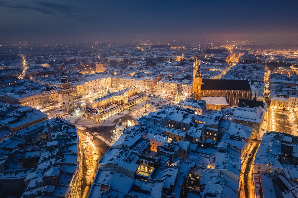 Panoramica di Cracovia, Polonia, illuminata