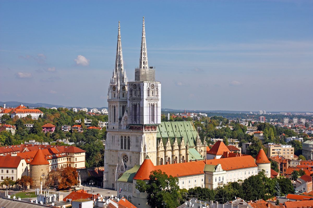 Panoramica della Cattedrale dell'Assunzione a Zagabria in Croazia