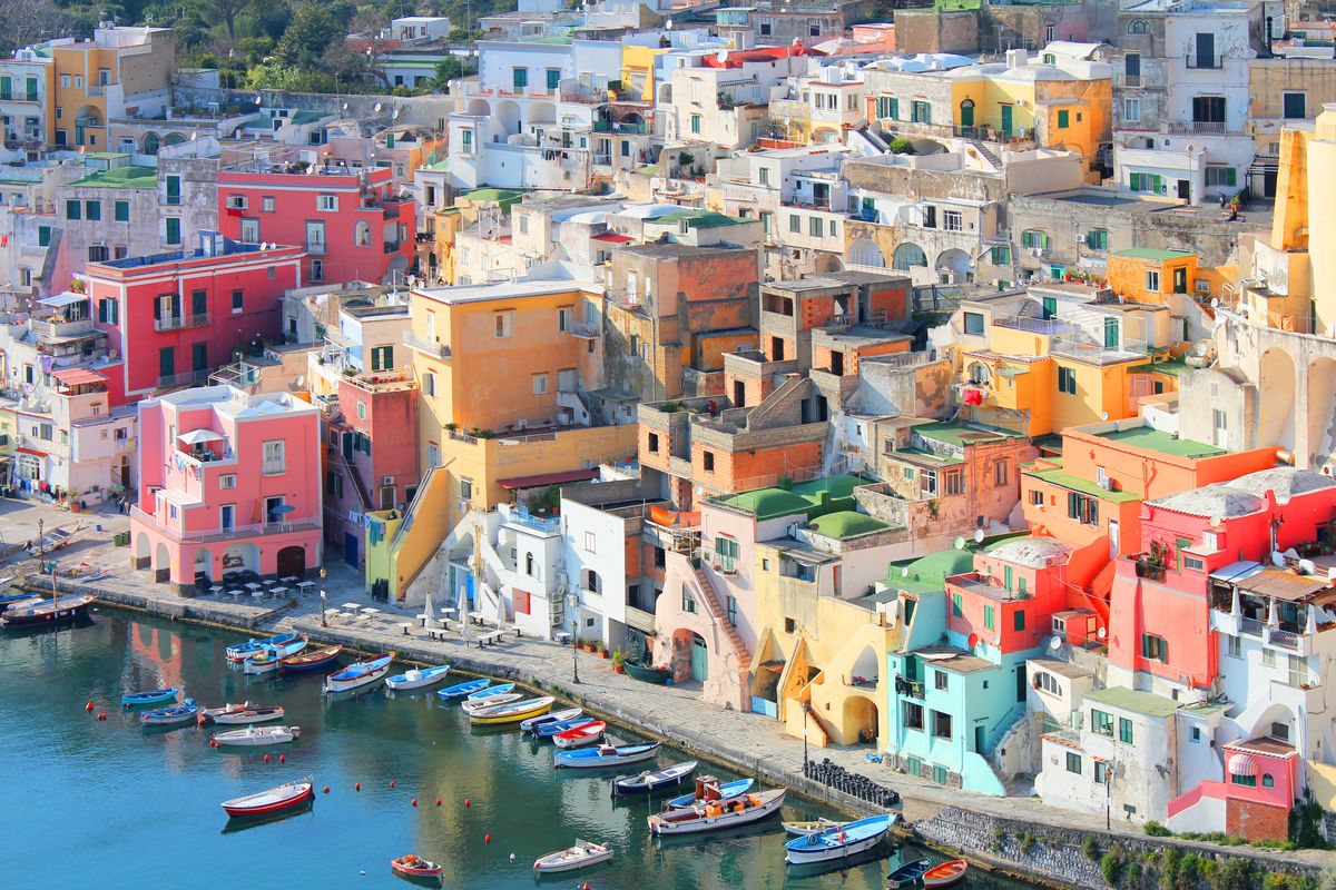 Immagine dall'altro del borgo di Procida