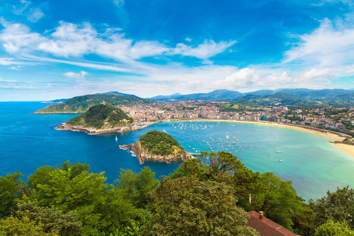 Vista dall'alto di San Sebastian, Spagna