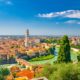 Panoramica della città di Verrona dall'alto co ìn vista sull'Adige