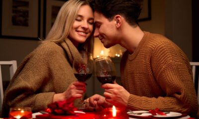 Cena di coppia al ristorante, durante la festa di San Valentino