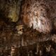 Veduta interna della Grotta Gigante illuminata con il percorso per i visitatori in primo piano