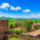 Vista panoramica dalla rocca di Gradara con una torre in primo piano sull'angolo