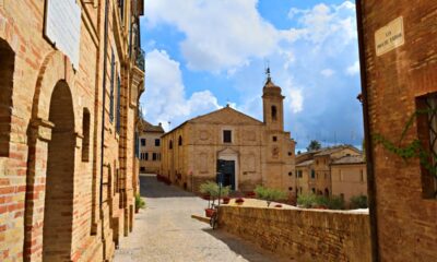 Scorcio di Recanati con la chiesa sullo sfondo