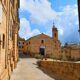 Scorcio di Recanati con la chiesa sullo sfondo