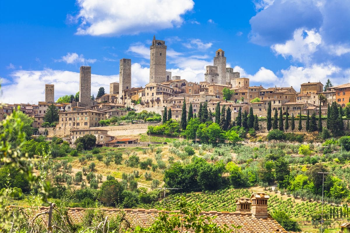 Veduta panoramica di San Gimignano con le sue torri medievali