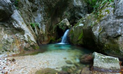 Vista panoramica di una cascata sul monte Cucco