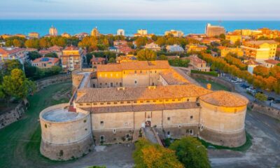 Primo piano sulle torri della Rocca Costanza a Pesaro