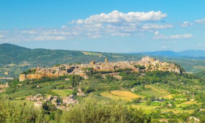 Vista panoramica della campagna con il borgo di Orvieto sullo sfondo