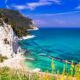 Panorama dall'alto di un promontorio di nuo scorcio della Riviera del Conero