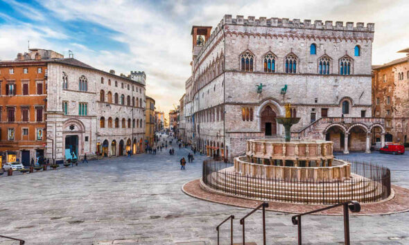 Vista di uno scorcio di piazza IV Novembre a Perugia