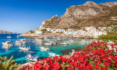 Vista di un porto delle Isole Egadi, Sicilia